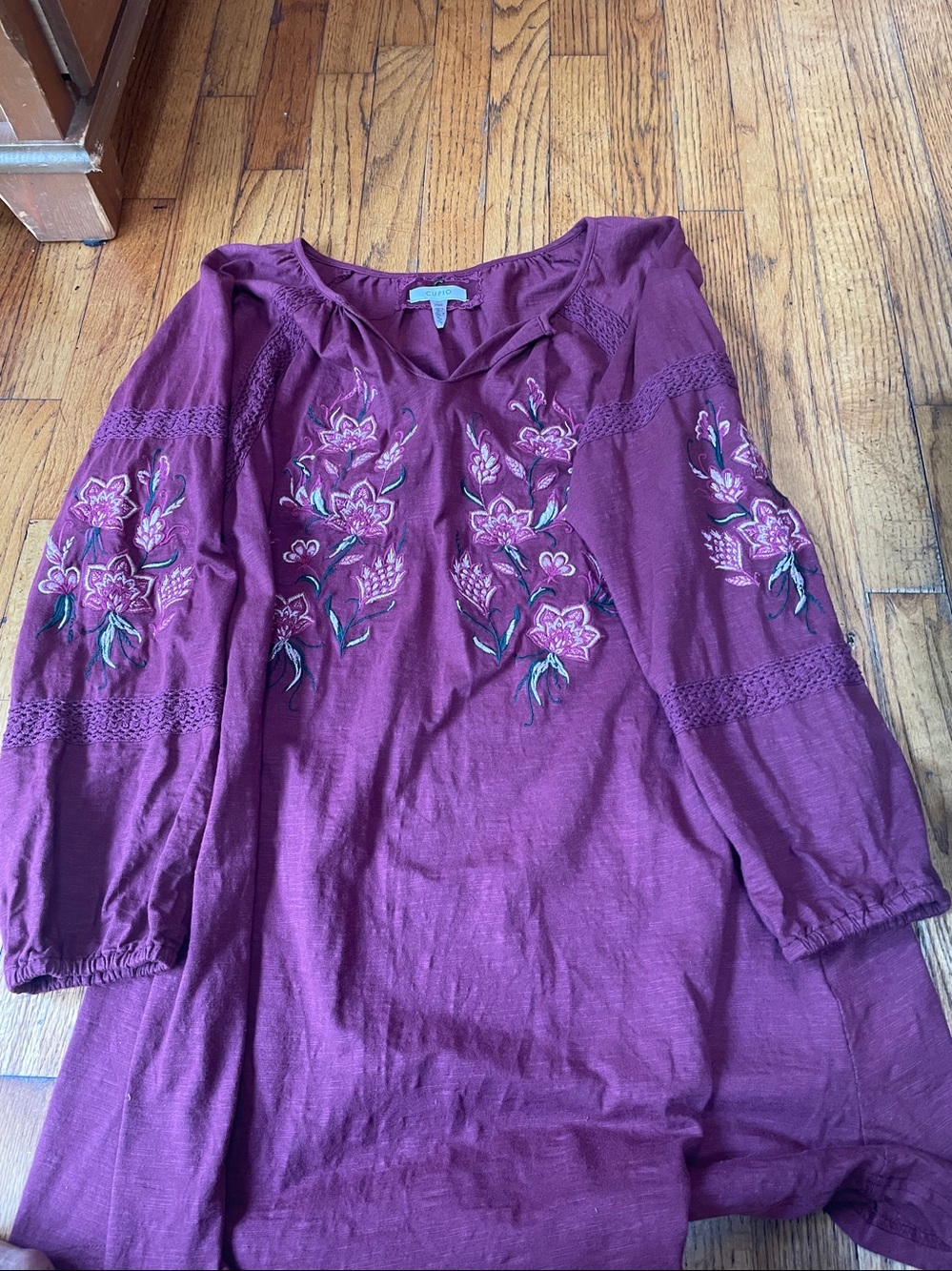 Cupio Maroon Women's Floral Embroidered Tunic Large